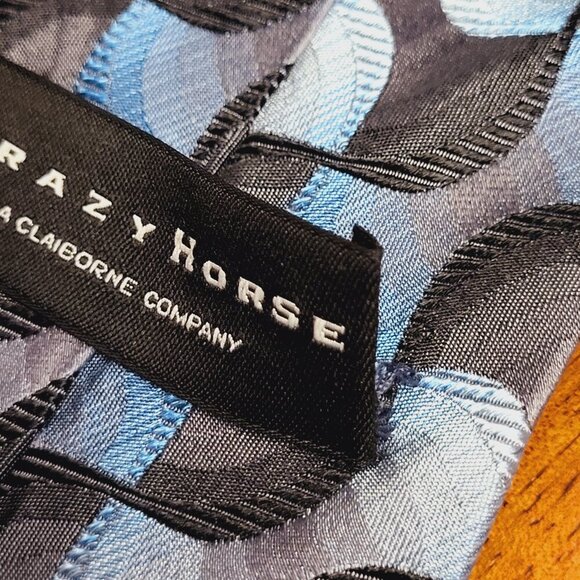 Crazy Horse ~ Geometric Necktie ~ Excellent Condition - Picture 6 of 6